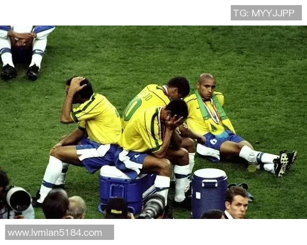 1998年法国世界杯决赛回顾卡洛斯的传奇时刻与巴西的遗憾之战 1998年法国世界杯决赛回顾卡洛斯的传奇时刻与巴西的遗憾之战